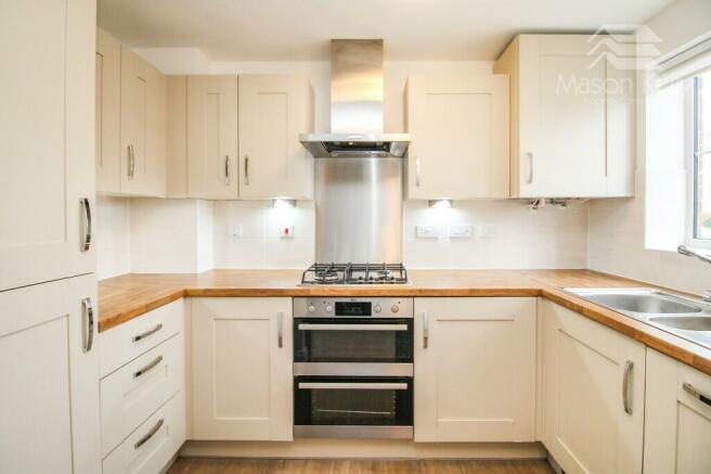 FITTED KITCHEN