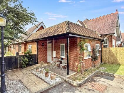 Coxwell Road, Dundas Court, SN7