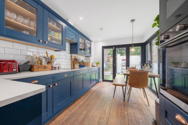 Kitchen (2).JPG