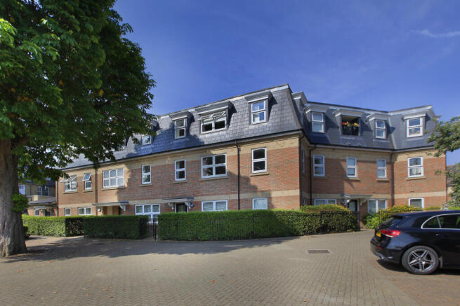 property in Florence Way, 
Balham, SW12