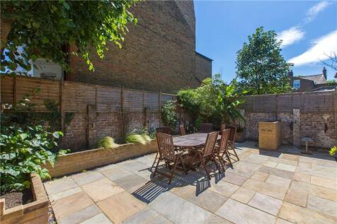 Huguenot Place,
Wandsworth, SW18