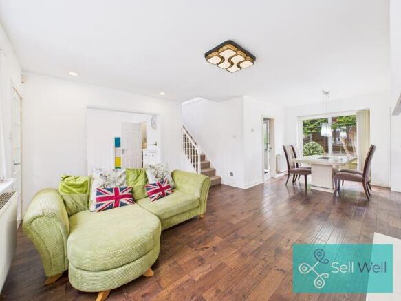 Lounge/Dining Area