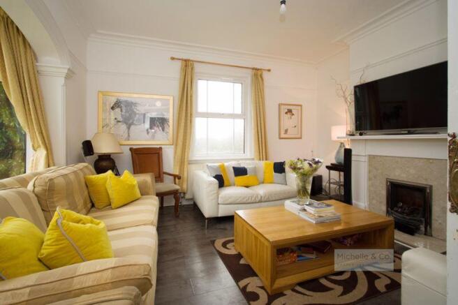 Sitting room 3