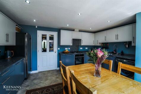 Burnley - 5 bedroom town house for sale