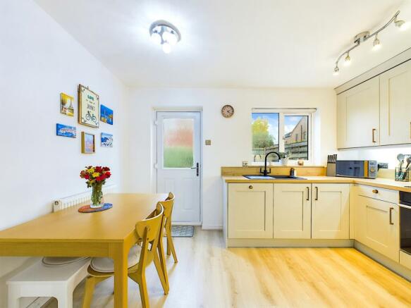 51 Leadley Croft - Kitchen2