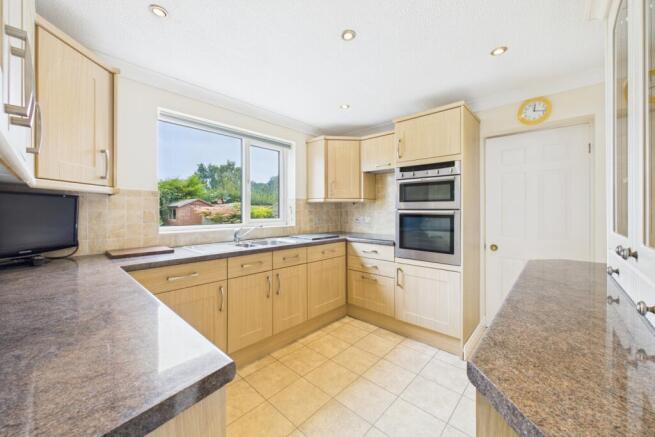 CAM03162G0-PR0312-STILL019