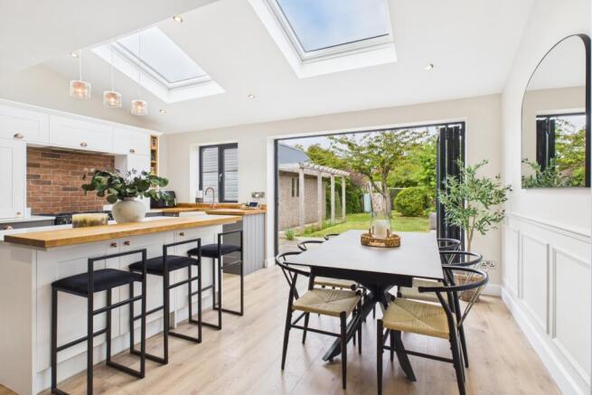 CAM03162G0-PR0316-STILL041