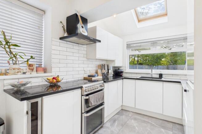 CAM03162G0-PR0357-STILL018