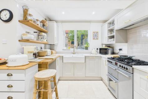 Grange Crescent, Tadcaster, North Yorkshire, LS24 8AQ