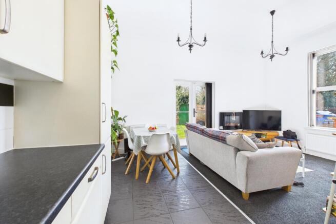 CAM03162G0-PR0229-STILL004