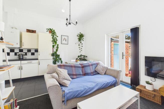 CAM03162G0-PR0229-STILL012