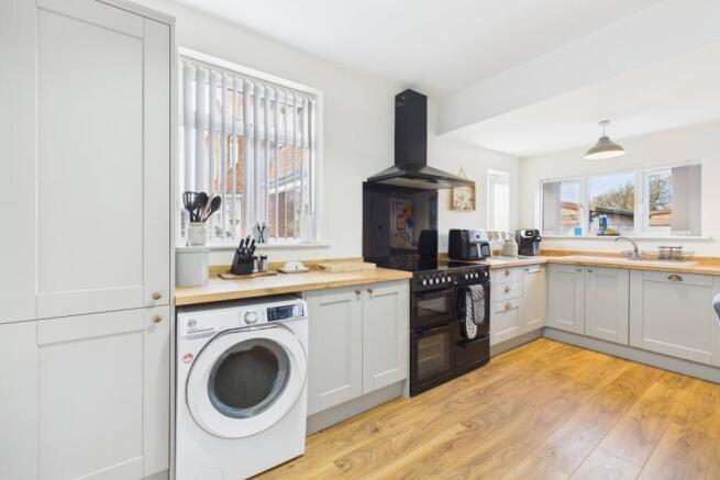 CAM03162G0-PR0396-STILL009