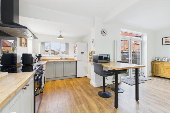 CAM03162G0-PR0396-STILL010