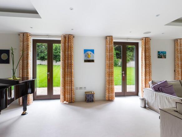 6 Bedroom Detached House For Sale In The Common Stanmore