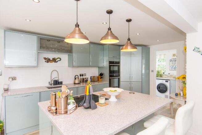 Kitchen Photo 2