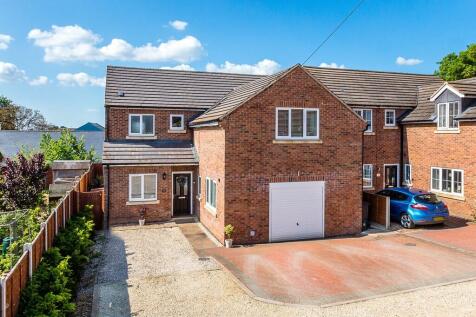 Monarch Gate, Rushden