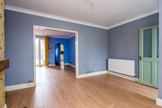 Lounge/Dining Roo...