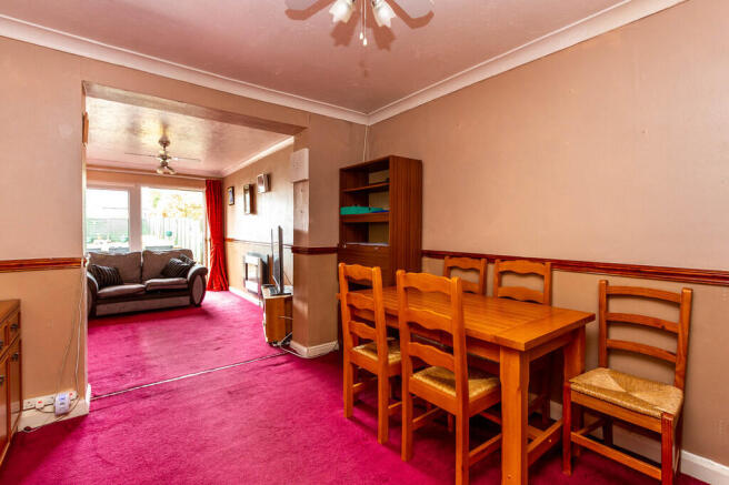 lounge/Dining Roo...