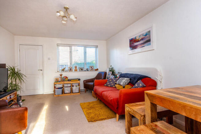 Lounge/dining roo...