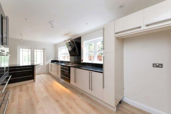 5 Bedroom Detached House To Rent In Burnside Hale Barns