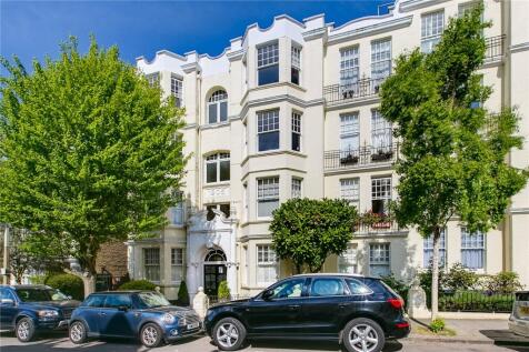 Onslow Avenue Mansions, 
Onslow Avenue, TW10