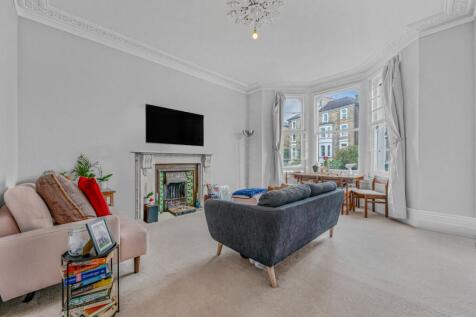 North Road, 
Surbiton, KT6