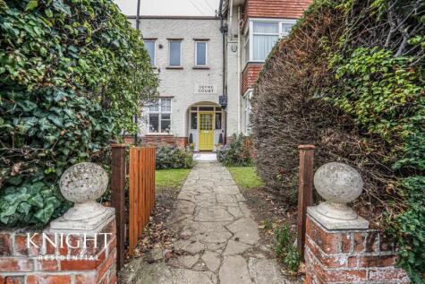 Connaught Avenue, Frinton-on-Sea, CO13