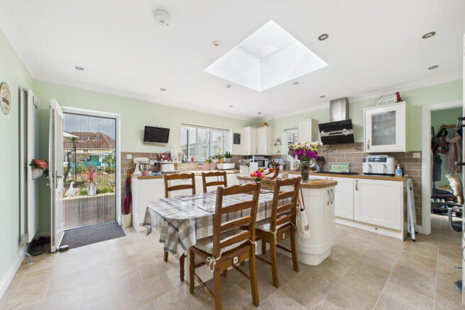 CAM05449G0-PR0027-STILL006