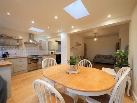 LOUNGE-KITCHEN-DI...