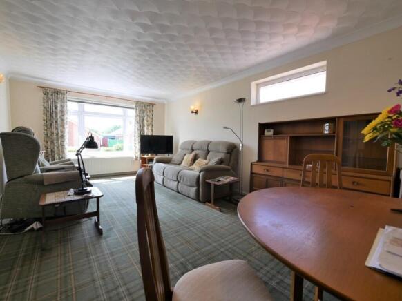 SITTING AND DININ...