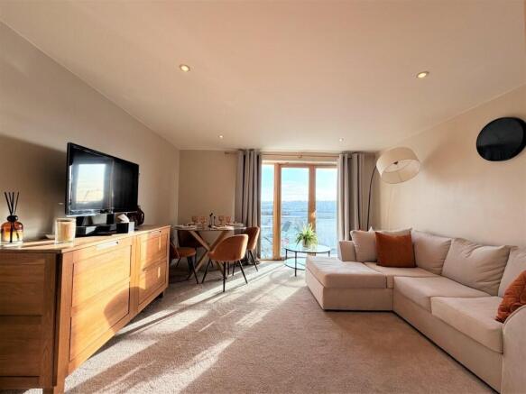 LOUNGE KITCHEN DI...