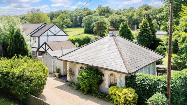 PARK FARM LODGE DRONE (1).jpg