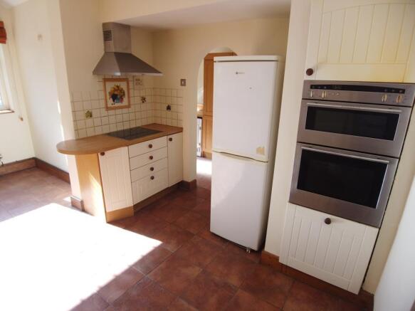 kitchen 2-1024x768.JPG