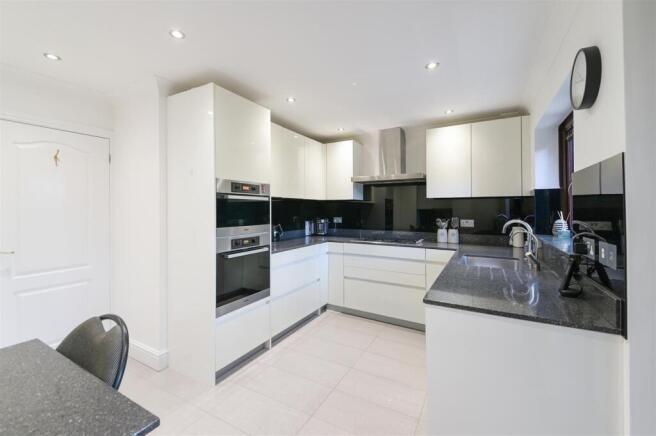 HAWTHORNE CLOSE,1 - (14).jpg