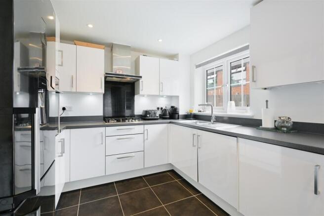 PRESTON MANOR ROAD, 81- (11).jpg