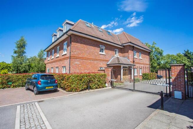 flat-hurley-close-banstead-1002.jpg