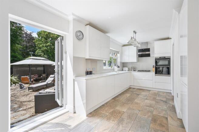 BYWOOD CLOSE, 4- (3).jpg