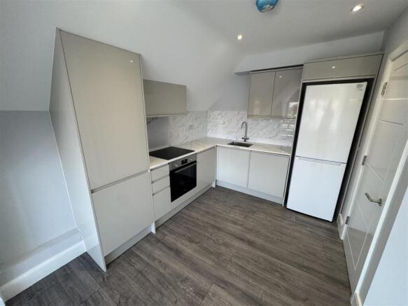 Kitchen/ Lonuge