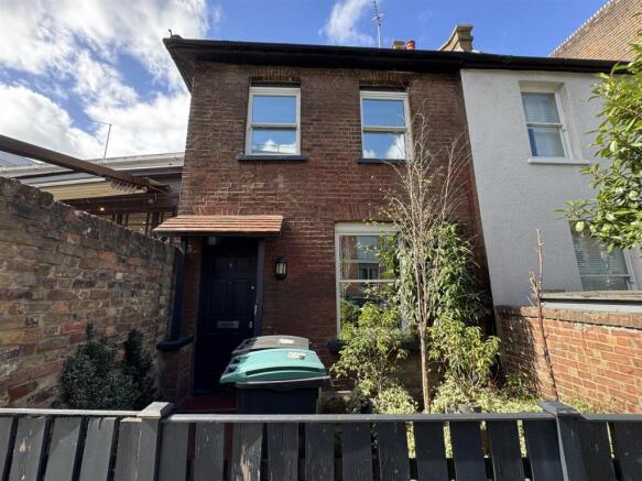 Middle Lane N8