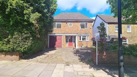 Avenue Road, Southgate, N14