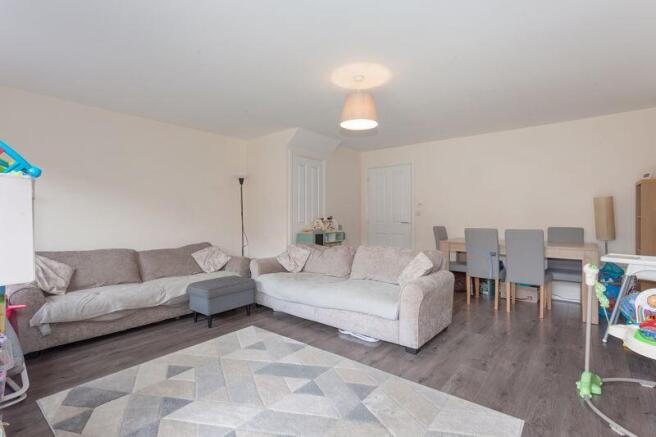 OPEN PLAN LIVING DINING AREA