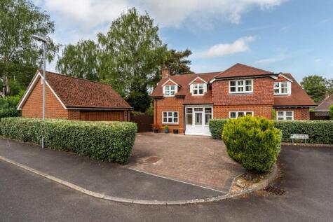 Southern Close, West Moors, Ferndown, Dorset, BH22