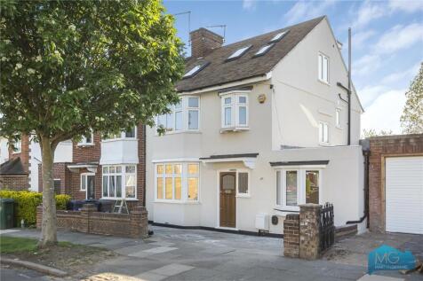 Queens Avenue, London, N20