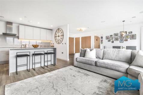 Quayle Crescent, London, N20