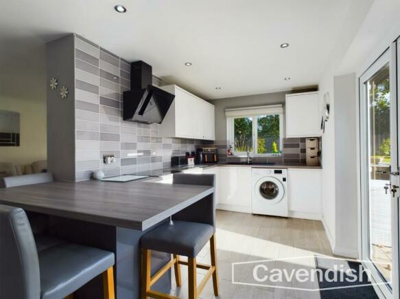 KITCHEN/DINING AREA