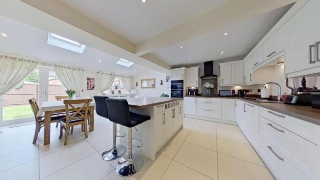 BREAKFAST KITCHEN/DINING AND FAMILY ROOM