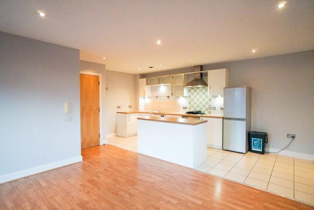 KITCHEN/DINING AREA