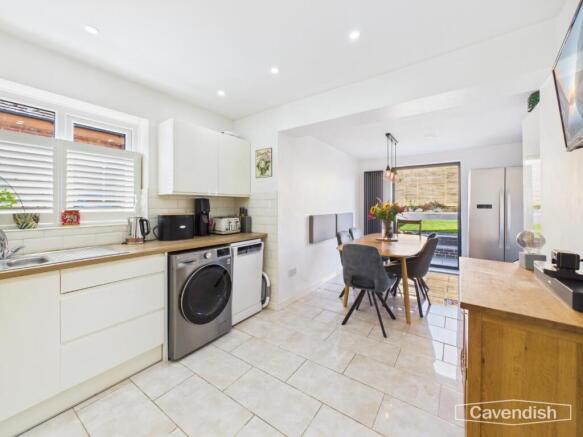 KITCHEN/DINING AREA