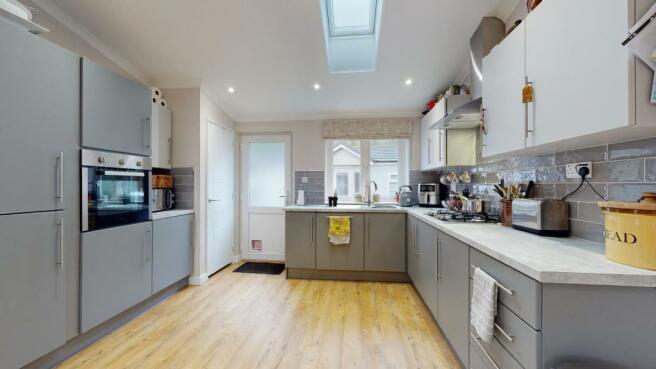 KITCHEN/DINING ROOM