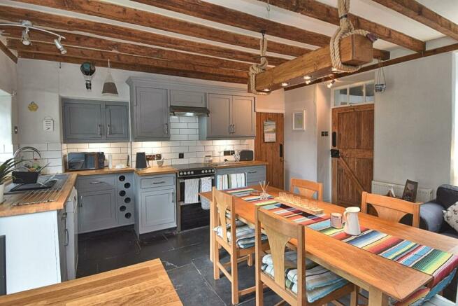 FARMHOUSE STYLE KITCHEN/DINING ROOM